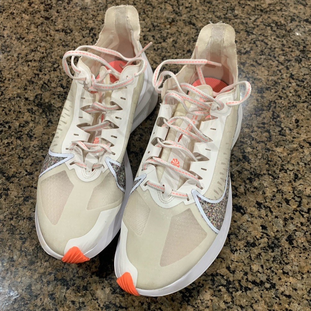 Nike Women's zoom gravity Sneakers